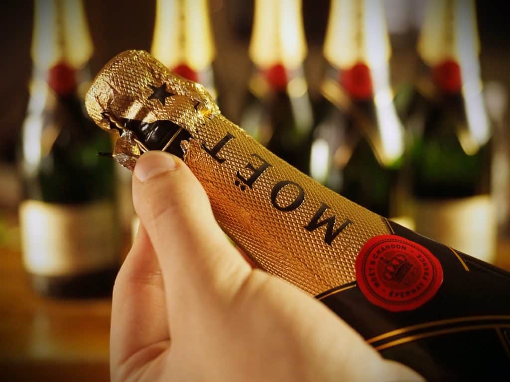 person holding a bottle 3858817