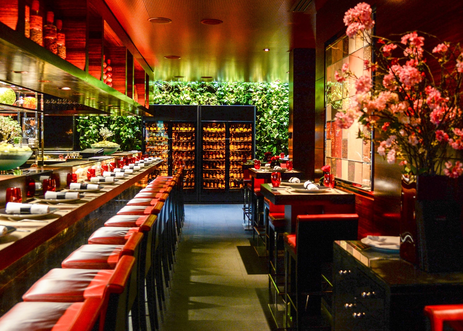 2x ShowCave wijnvitrine in Atelier Joel Robuchon, Londen