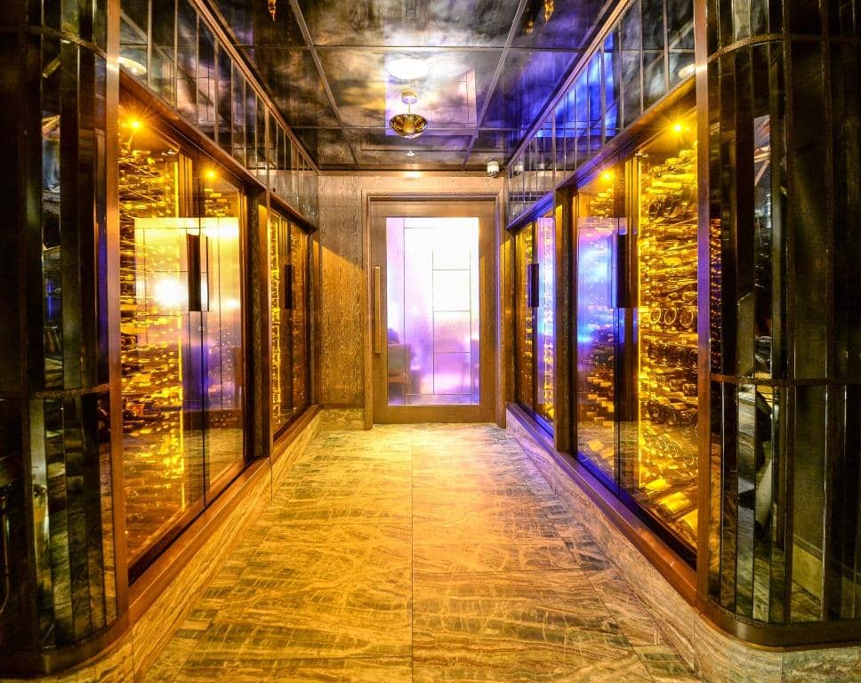 4x ShowCave wijnvitrines in Sexy Fish, Londen
